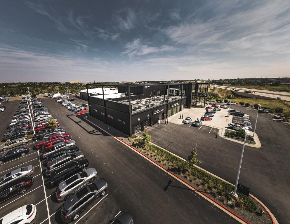 Dealership gallery photo 4